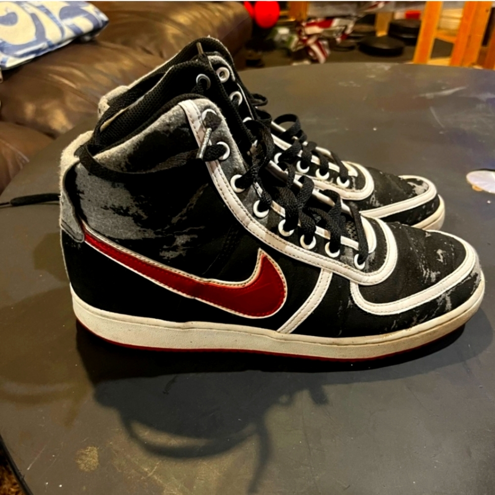 COPY - Nike shoes retro style